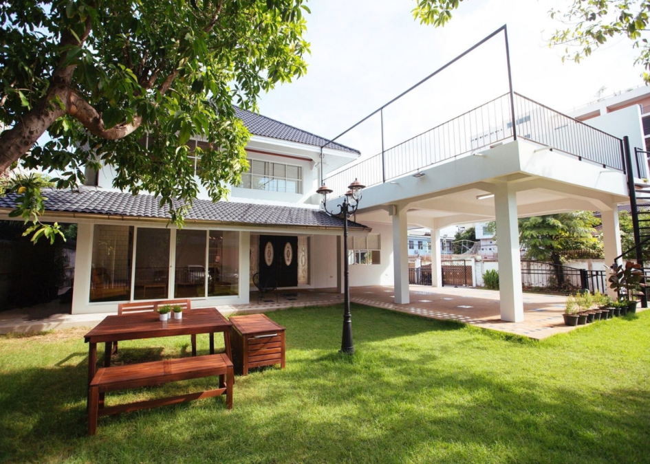 ภาพหลัก COURTYARD