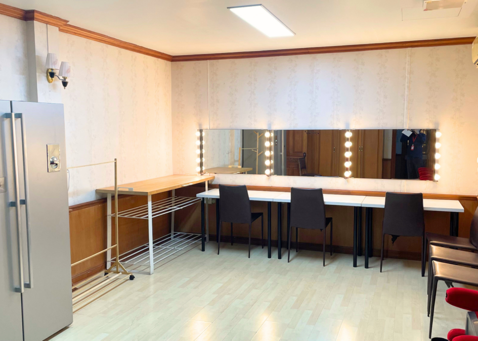 ภาพหลัก DRESSING ROOM