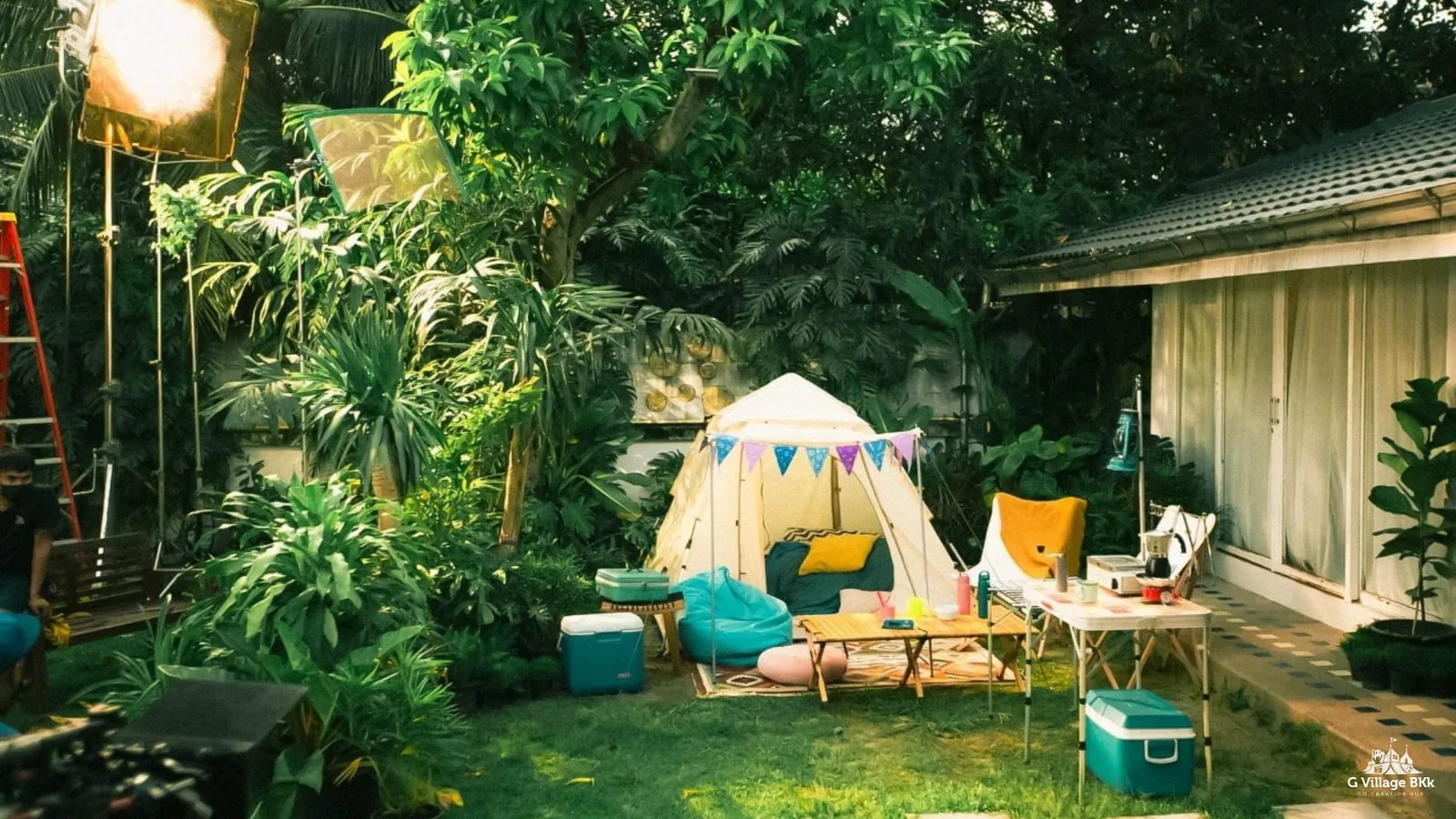 Courtyard สนามหน้าบ้านสำหรับภาพไลฟ์สไตล์